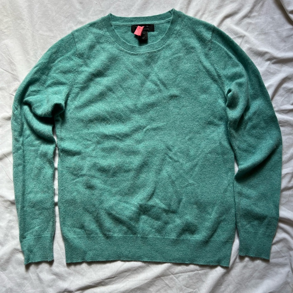 Tahari 100% cashmere crew neck sweater, size M